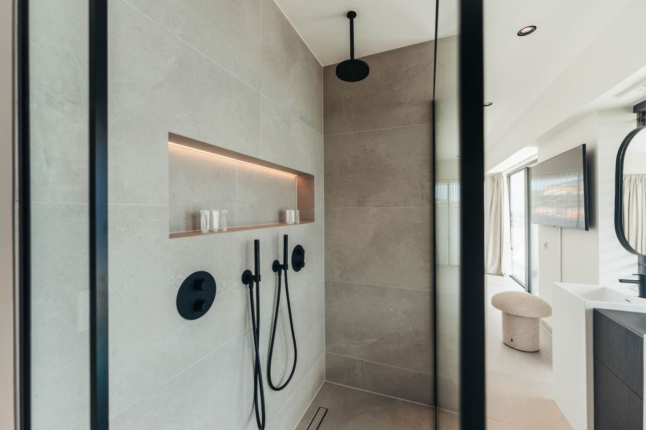 Master-bathroom