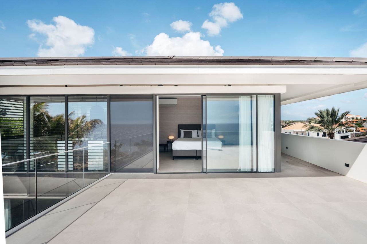 Uw Privéparadijs op een Klif met Fenomenaal Zeezicht